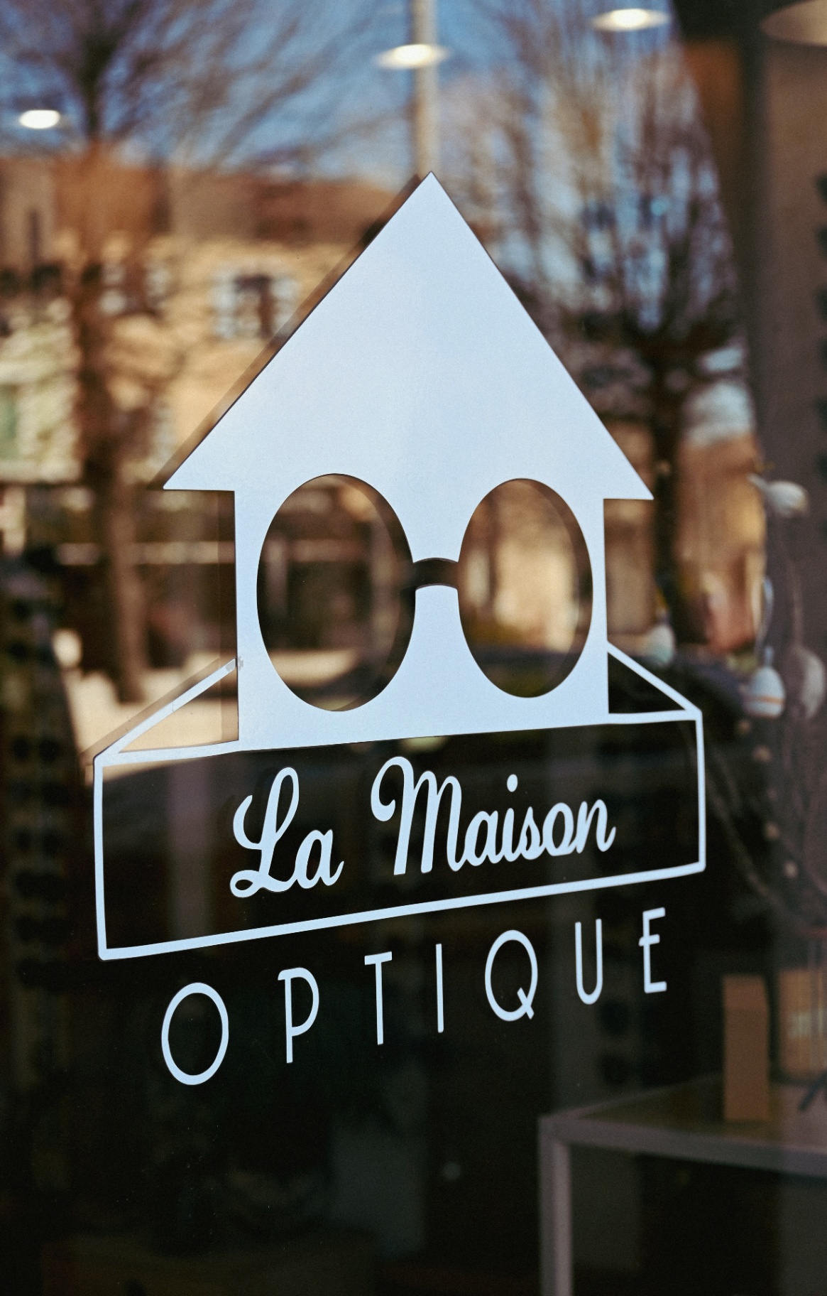 Vitrine de La Maison Optique à Monteux